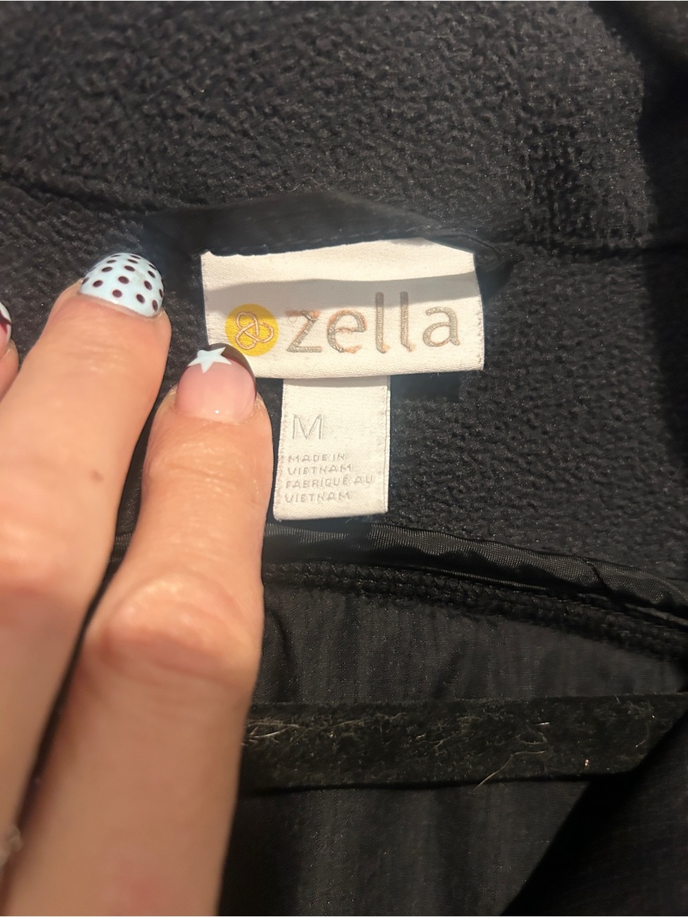 ZELLA woman’s black puffer vest size medium - Picture 6 of 6